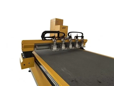Machine automatique de découpe de conduits pré-isolés-