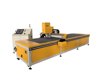 Machine de découpe de conduits pré-isolés CNC-